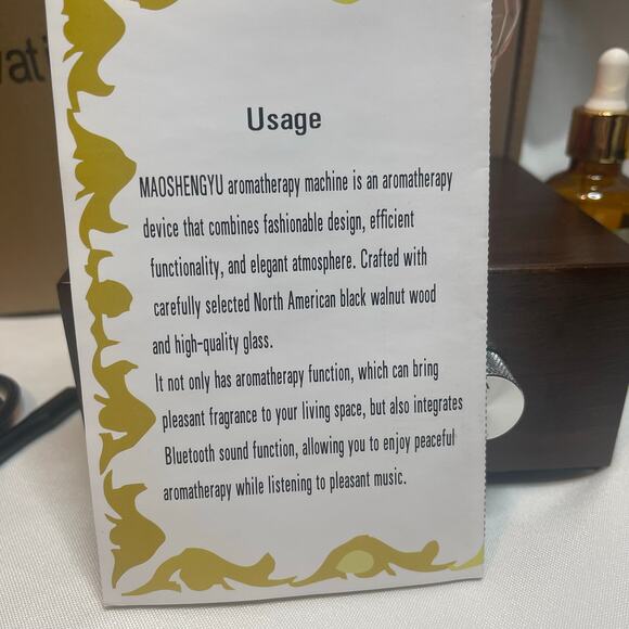 Aromatherapy diffuser with Bluetooth capabilities 2 scents included - Picture 3 of 4